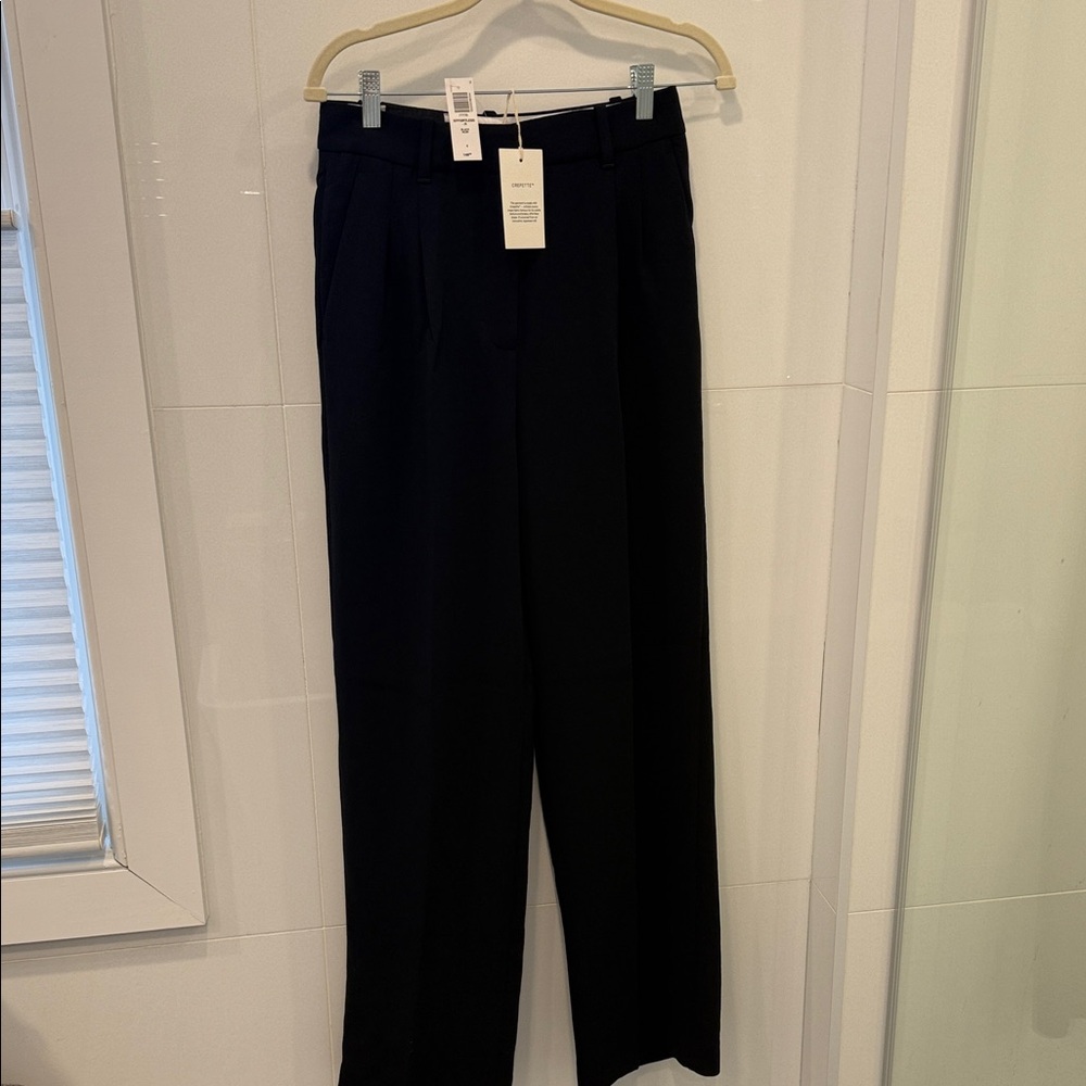 Aritzia Crepette The Effortless Pant in Black